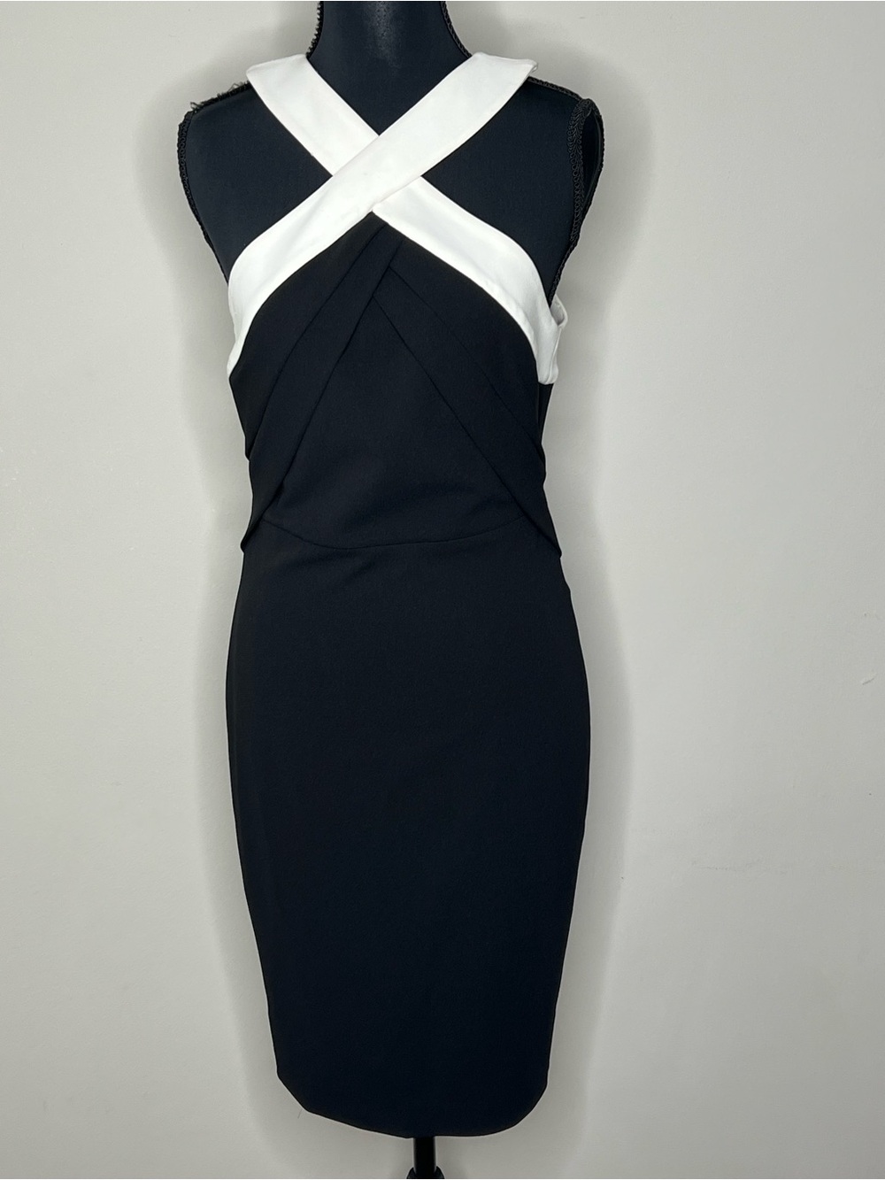Calvin Klein Elegant Black & White Cross-Back Sheath Dress Size: 2